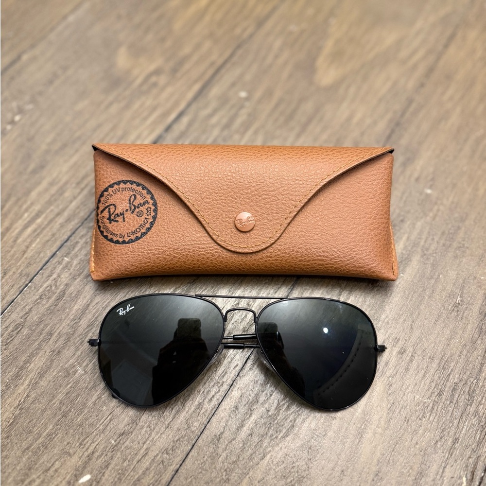 Ray-Ban Black Aviator Sunglasses with Case
